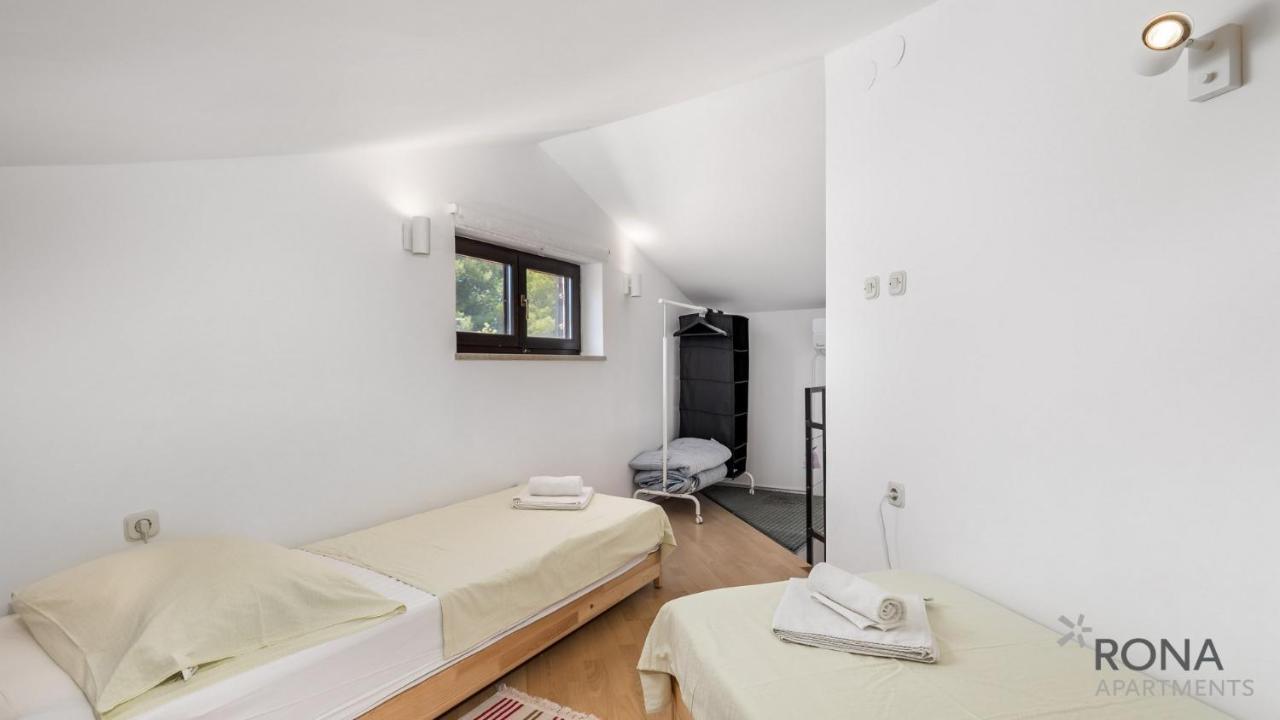 Rona Apartments Lavanda And Lipa Barbariga Exterior photo